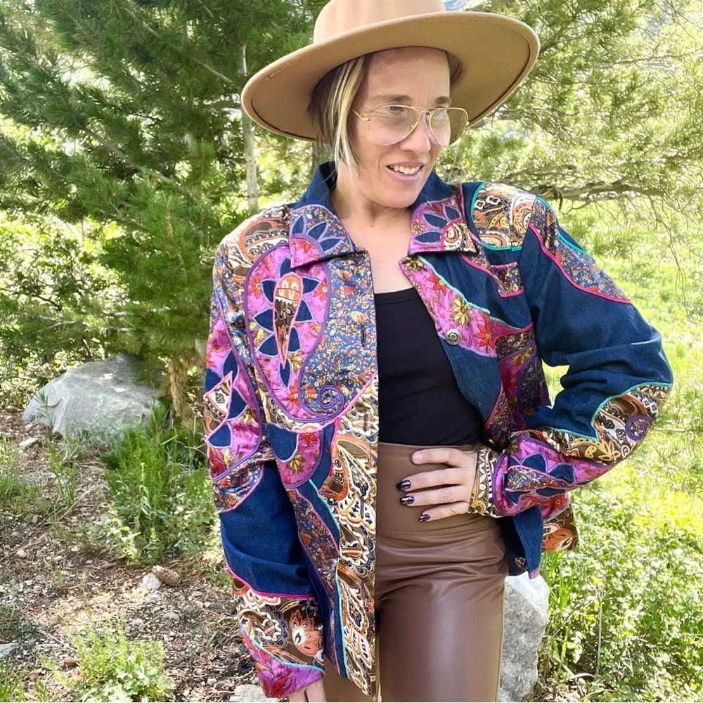 Vintage Coldwater Creek Denim Blazer With Silk Paisley Floral appliqué Large - Picture 2 of 8